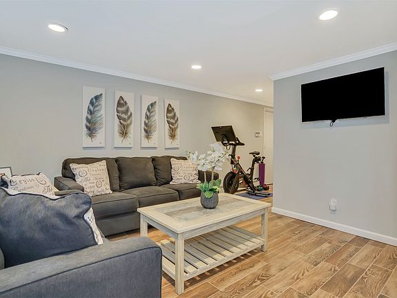 2nd image of 106 Marilynn St