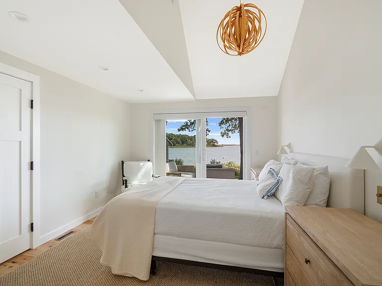 1082 Springs Fireplace Rd — Photo 15