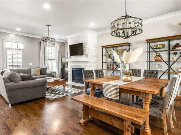 120 Clover Ct, Roswell, GA 30075