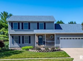 2238 Hawk Dr, Bettendorf, IA