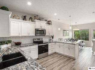 9870 Del Rio Dr, Lincoln, NE 68516