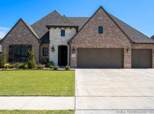 12621 S Maplewood Ave, Bixby, OK 74008