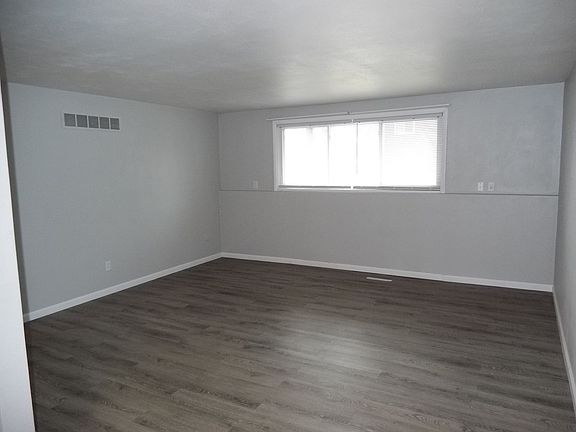 5th image of 133 W 35th St #105