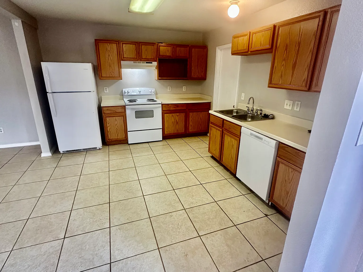 2 bed, 1050 sqft, $1,175 — Photo 3