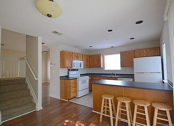 5th image of 3224 Summercroft Ln #3224