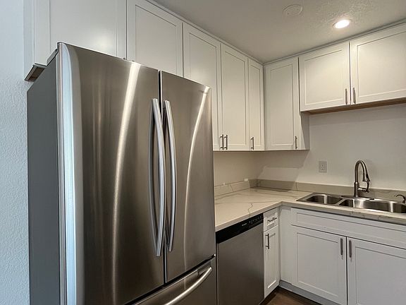 5th image of 250 Elm St APT 15