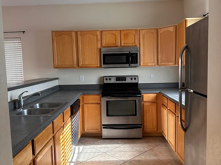 2073 N Arbor Ln — Photo 3