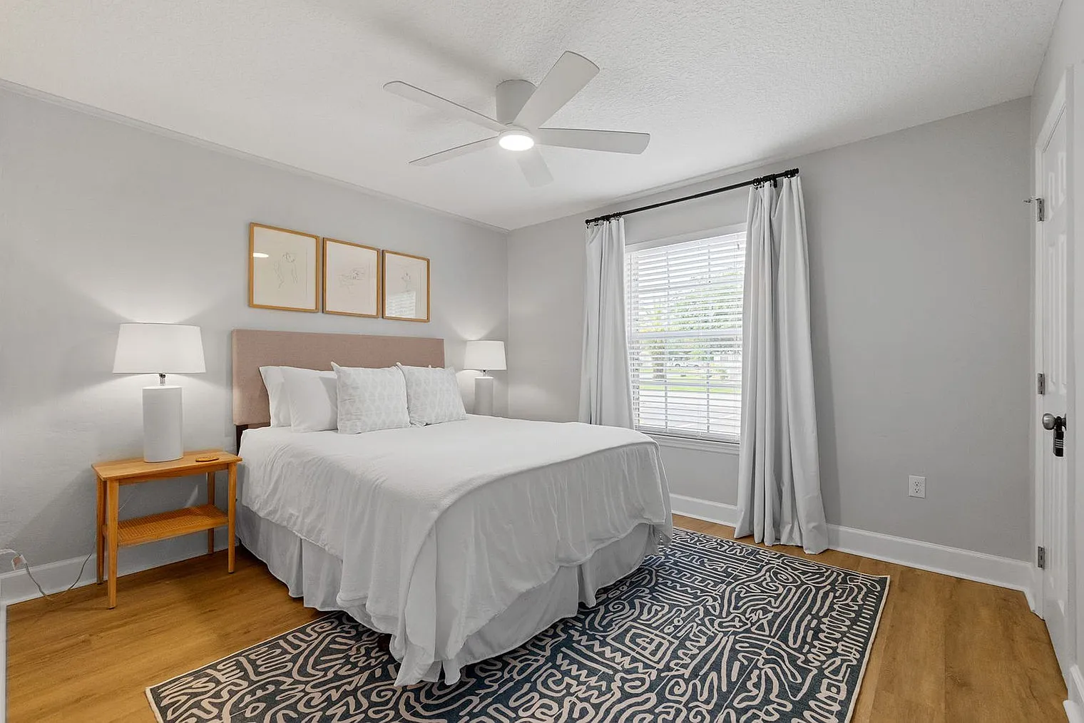 2 bed, 1.0 bath, 990 sqft, $2,349 — Photo 2