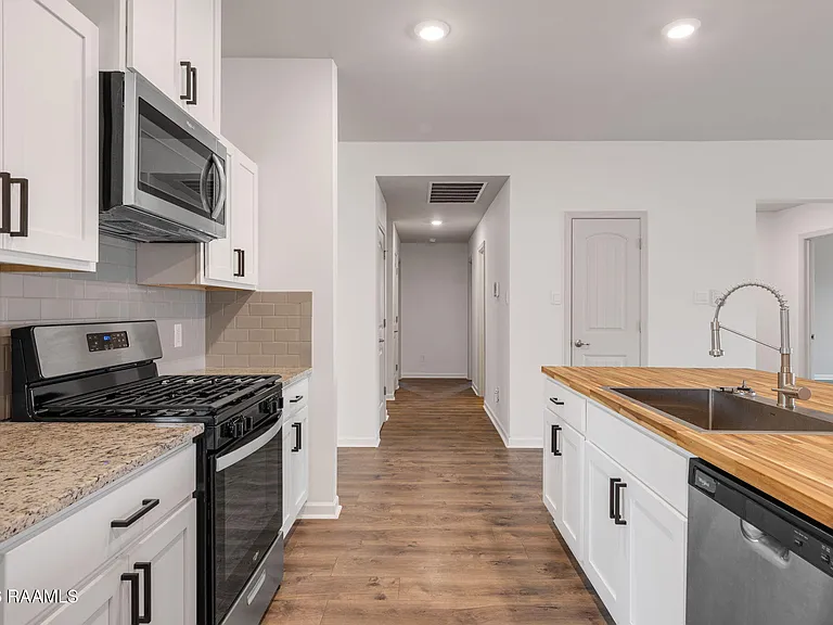 619 Griffiths Ct — Photo 9