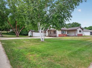 4 S Wright Rd, Janesville, WI 53546