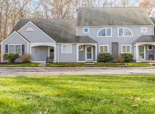 51 Carlson Ln APT 17, Falmouth, MA 02540