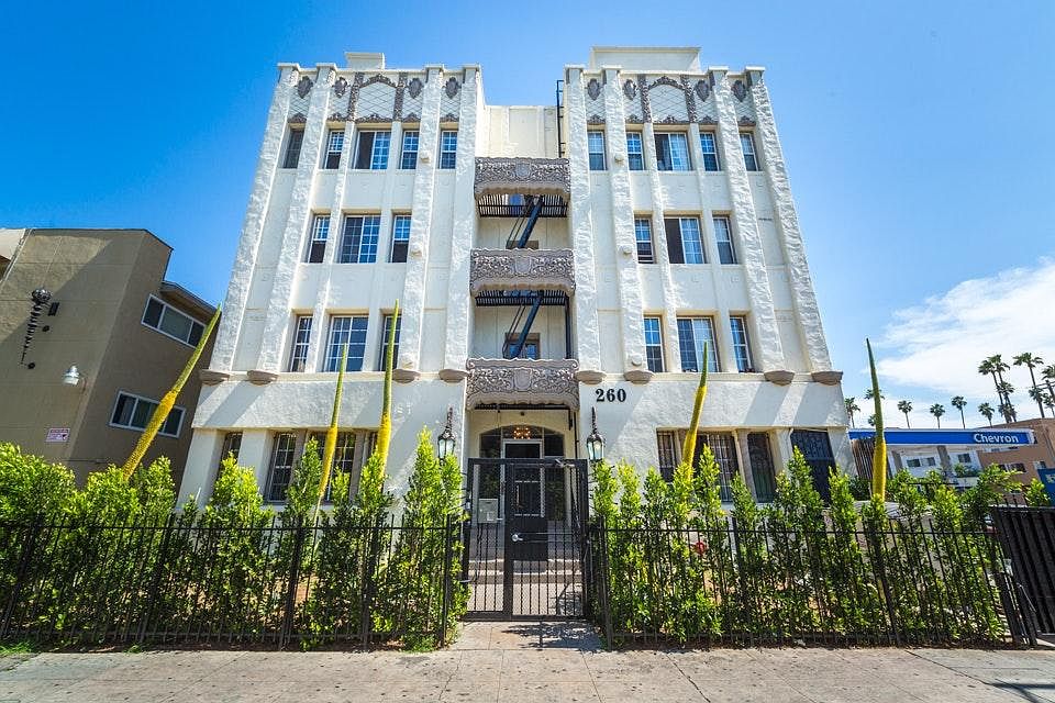 260 S Mariposa