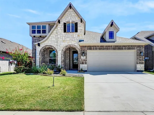 521 Tradewind Dr, Fort Worth, TX 76131