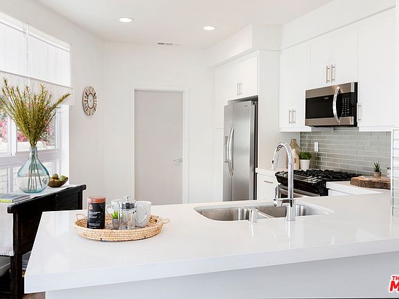 3rd image of 2111 N Cahuenga Blvd Unit 10