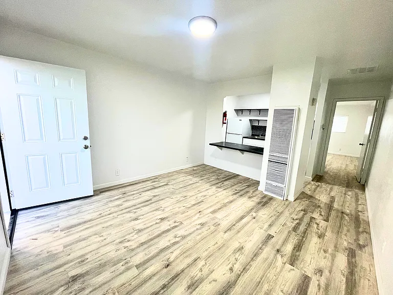 227 53rd St SW — Photo 3