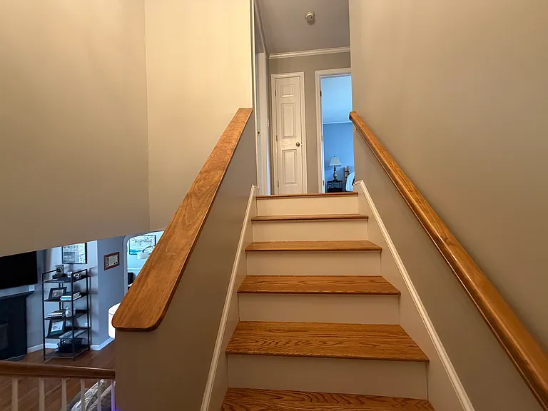 Turned stair case to 2nd floor.