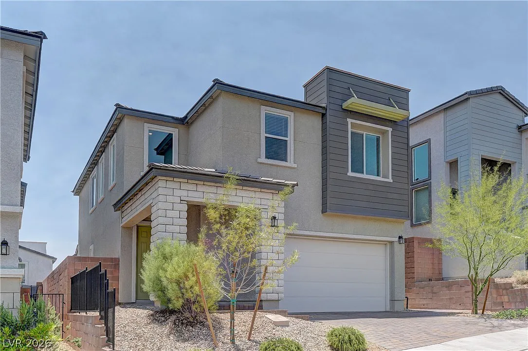 3 bed, 2.0 bath, 2213 sqft, $2,300 — Photo 2