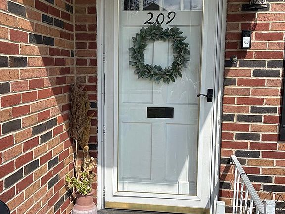 2nd image of 209 N Forrest St
