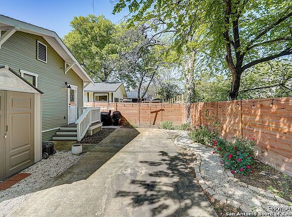 4th image of 139 Panama Ave