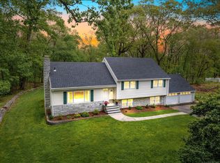 562 Rock Ridge Rd, Fairfield, CT 06824