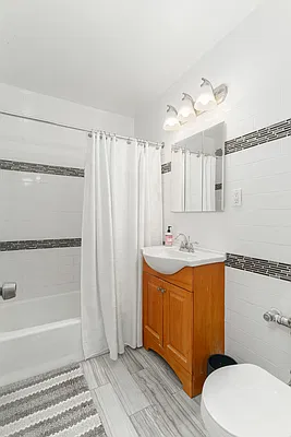Bathroom, photo 1