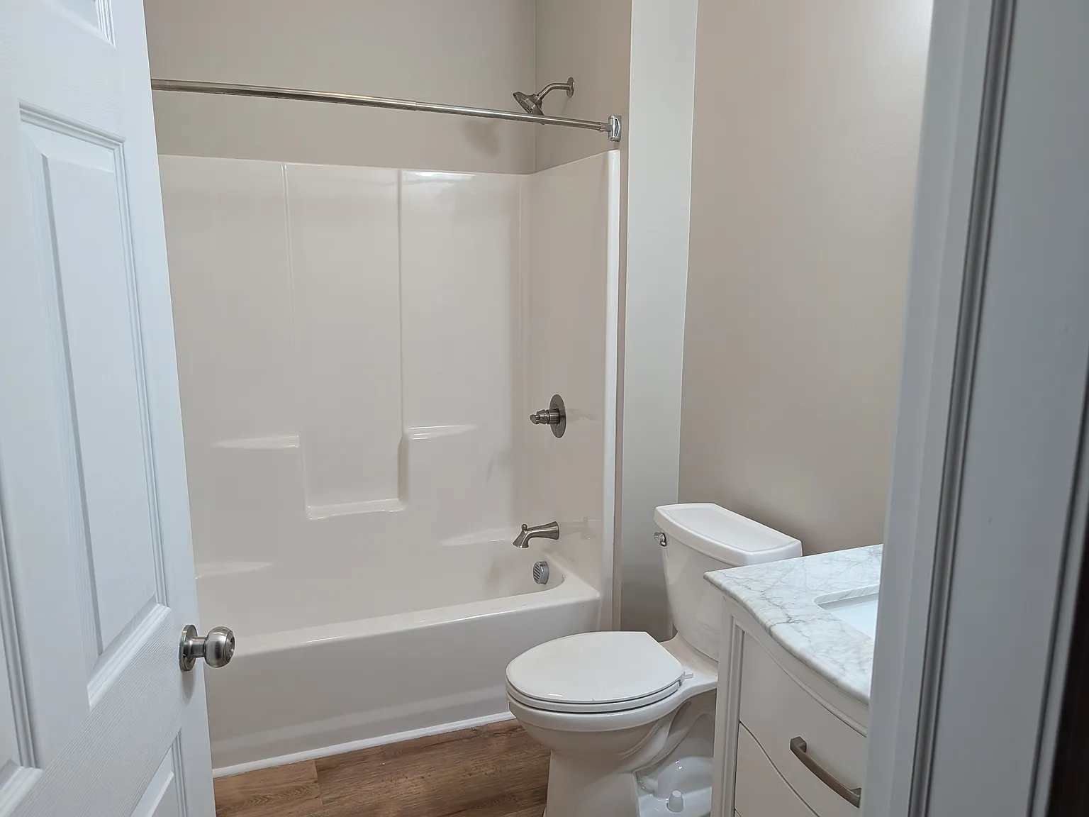 4 bed, $4,400 — Photo 3