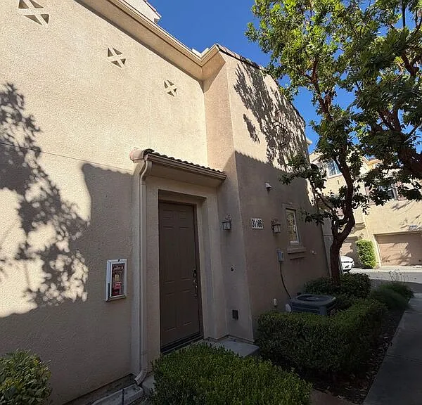 31186 Lavender Ct — Photo 2