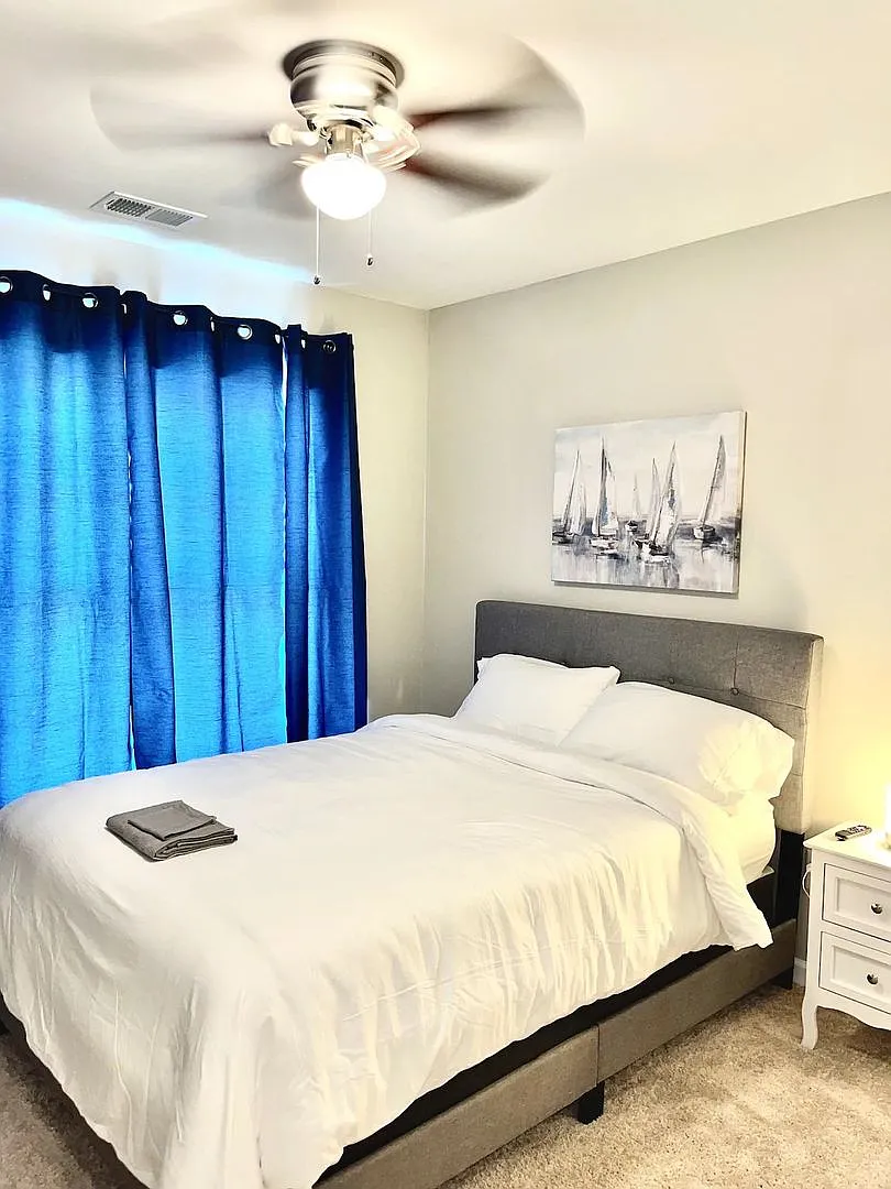 Room in 3 Bedroom Townhome at Laurel Ridge Cir — Photo 2