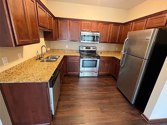 2nd image of 1211 NE Windsor Dr Unit 105