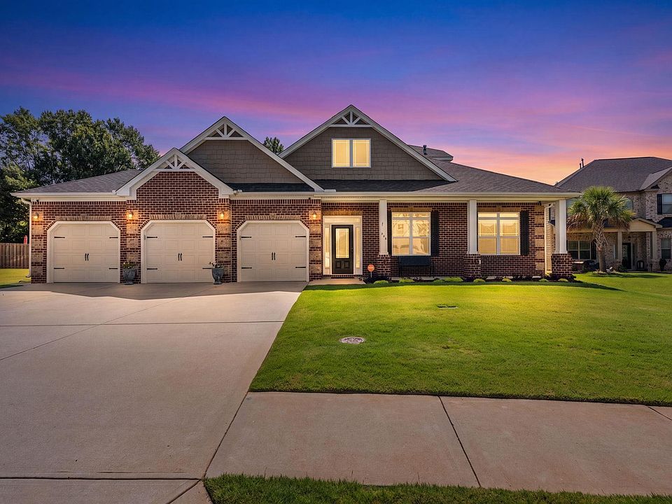 1st image of 425 Castleford Pl