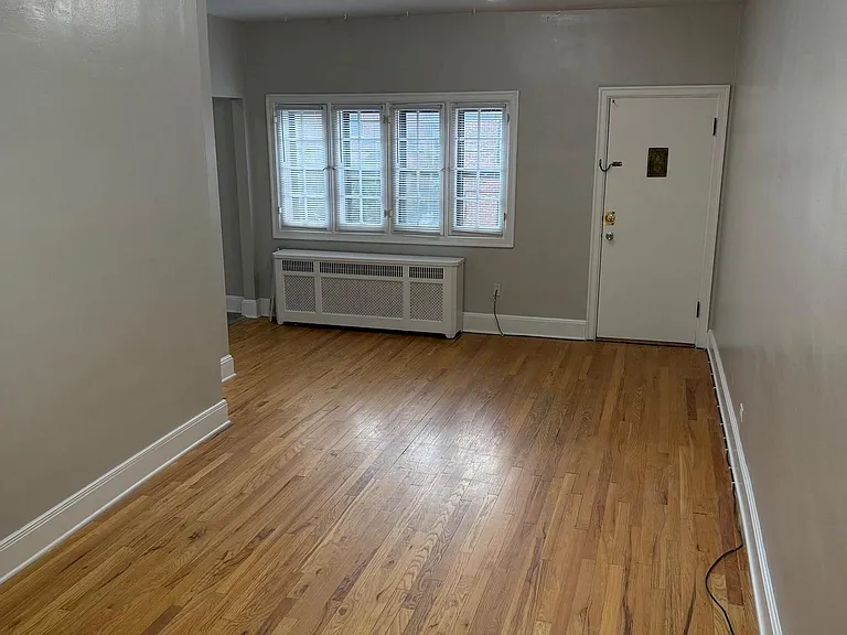 Frances Apartments — Photo 12