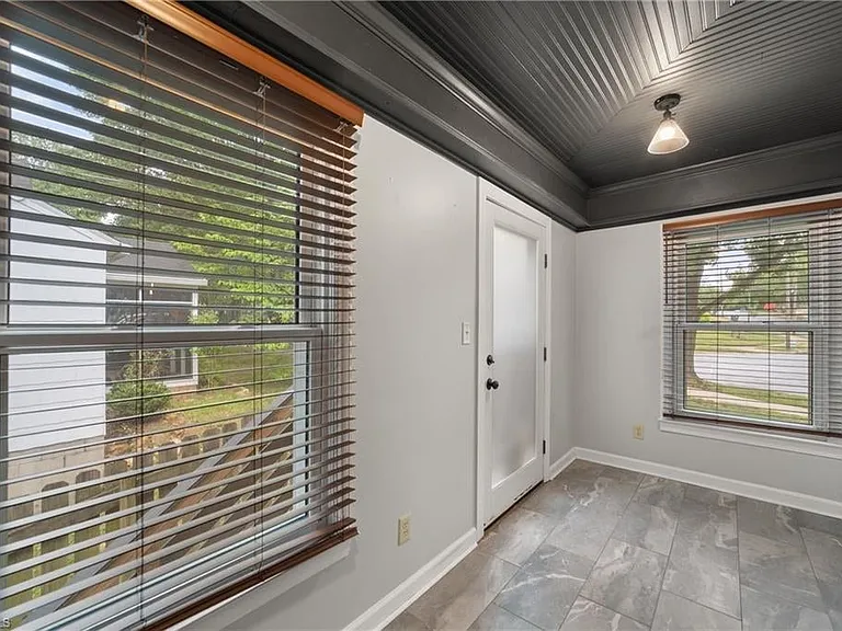 2083 Elizabeth Ave — Photo 21