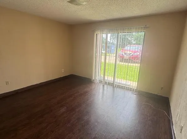 1910 Meadowgreen Dr, Kilgore, TX