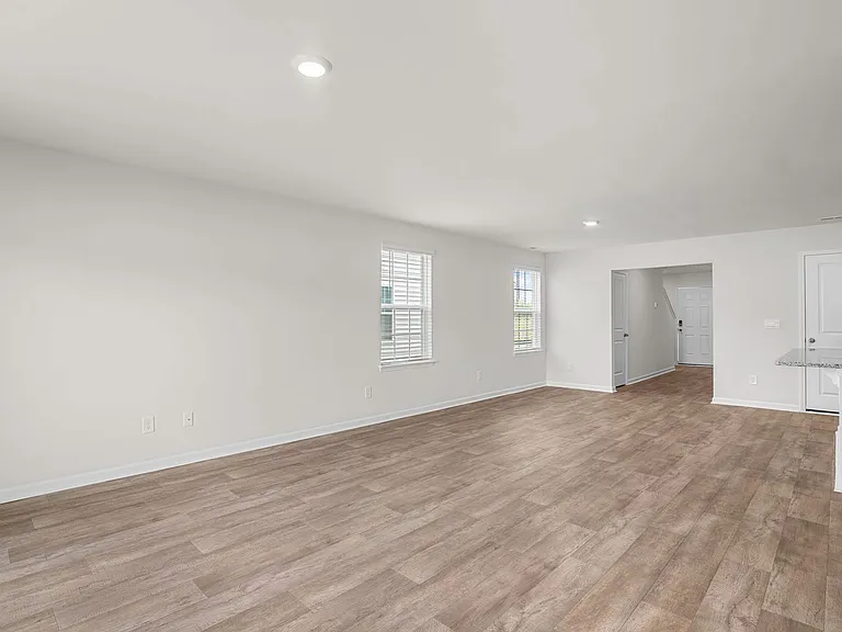 1202 Leno Ln — Photo 2