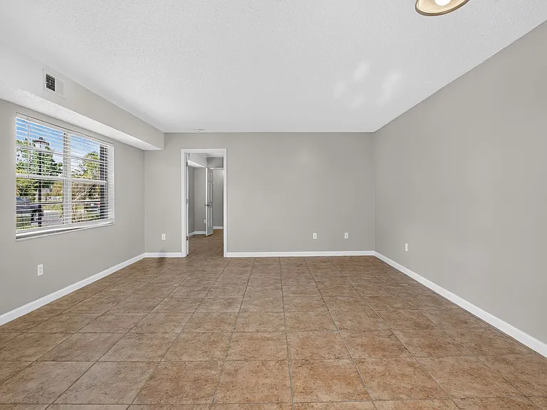 53 Windtree Ln #G102 — Photo 5