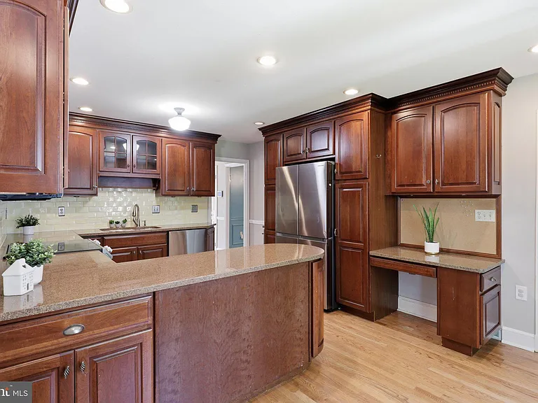 6817 Jeremiah Ct — Photo 14