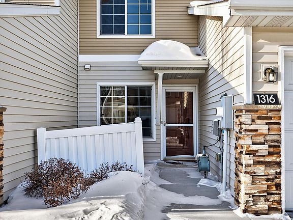 2nd image of 1316 Raintree Ln