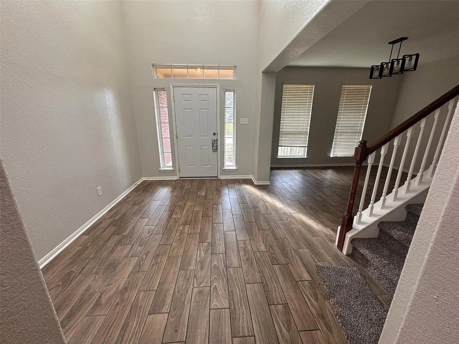 6 bed, 3.5 bath, 4174 sqft, $4,200 — Photo 3