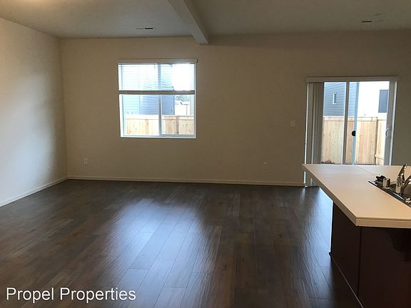 5th image of 5703 NE 130th Pl