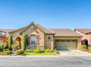 3629 Vermont Ln, Clovis, CA 93619