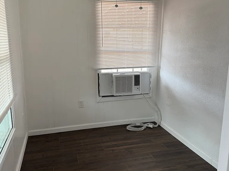 241 S California St — Photo 12