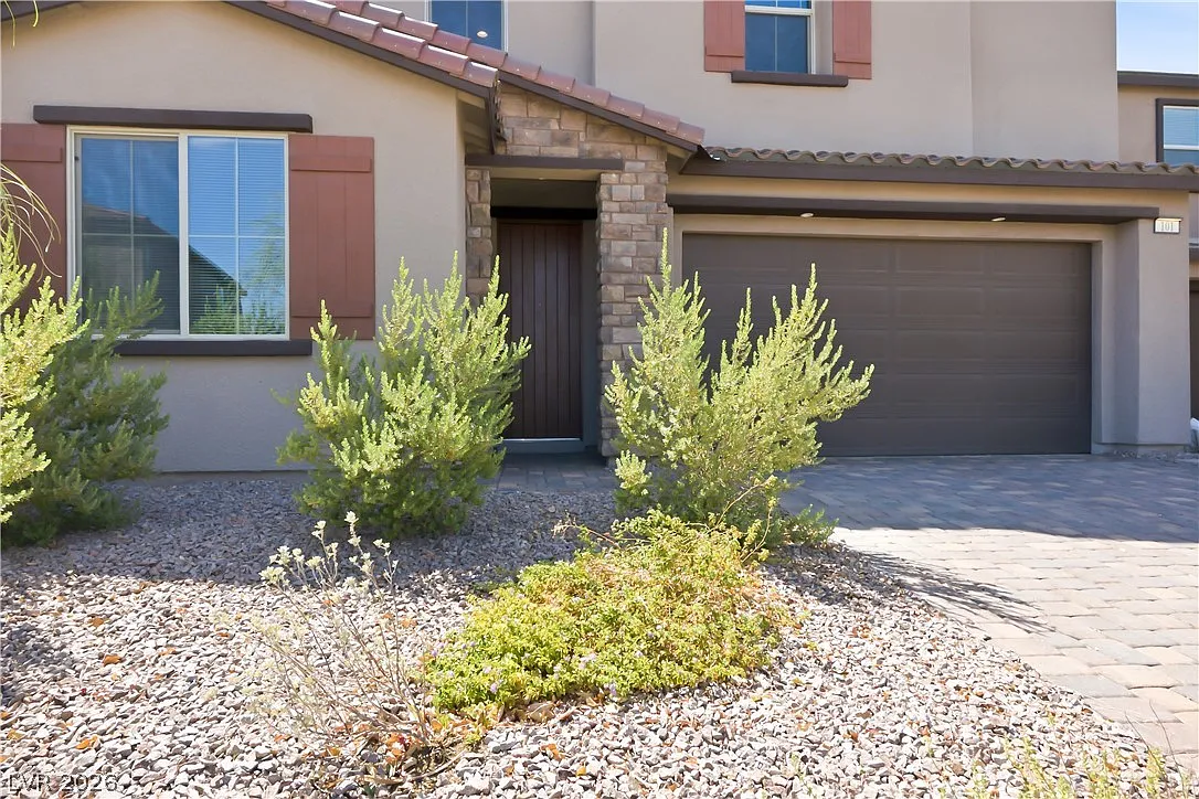 3 bed, 2.5 bath, 2614 sqft, $2,800 — Photo 2
