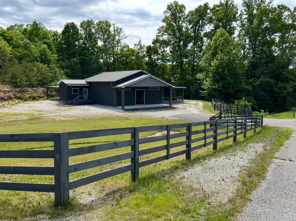163 Underpass Dr, Oneida, TN 37841