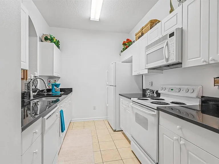 2310 Silver Palm Dr #201 — Photo 6