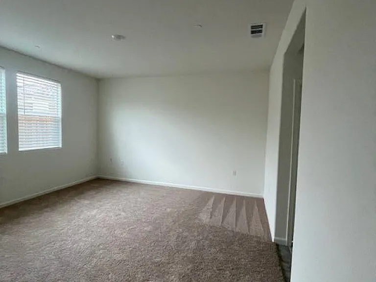 921 Rushden Ln — Photo 6