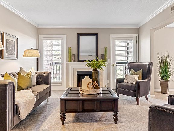 4th image of 514 Coeur De Royale Dr APT 401