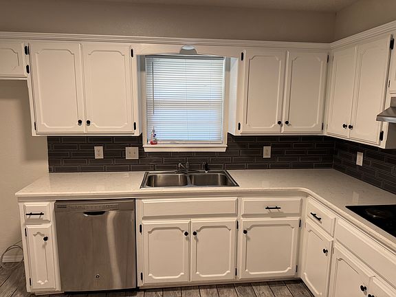 5th image of 1702 High Meadows Dr