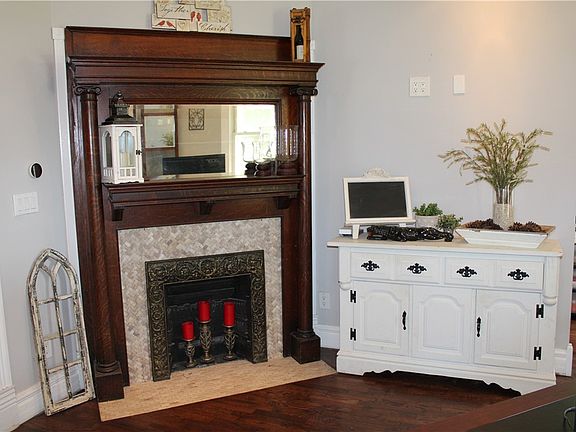 5th image of 802 N Broadway St