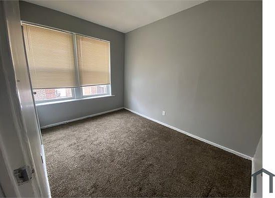 4th image of 4216 S Michigan Ave