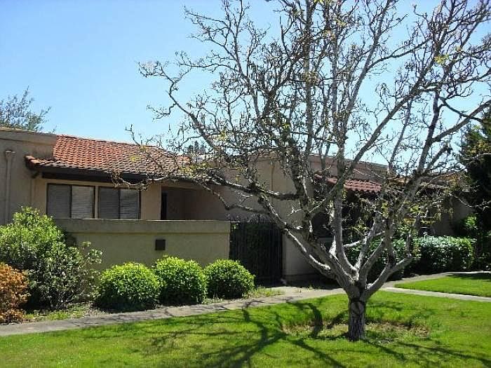 1st image of 143 La Mancha Dr